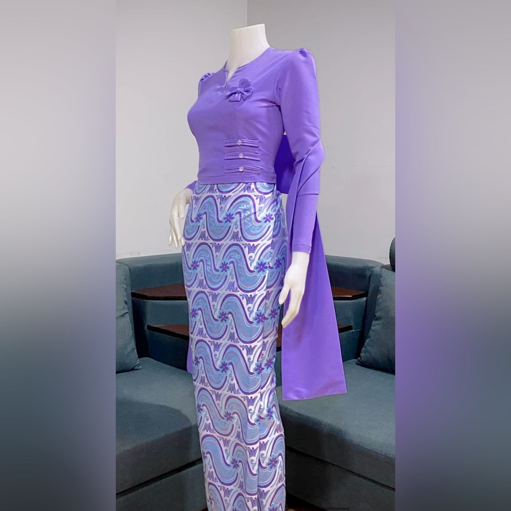 Silk Purple elegant designer tailed blouse and skirt with adjustable clips. NWT